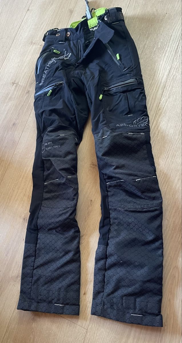 Pantaloni: Arbotec Schnittschutzhose – Usato da Lengnau AG venduto da Thekenny