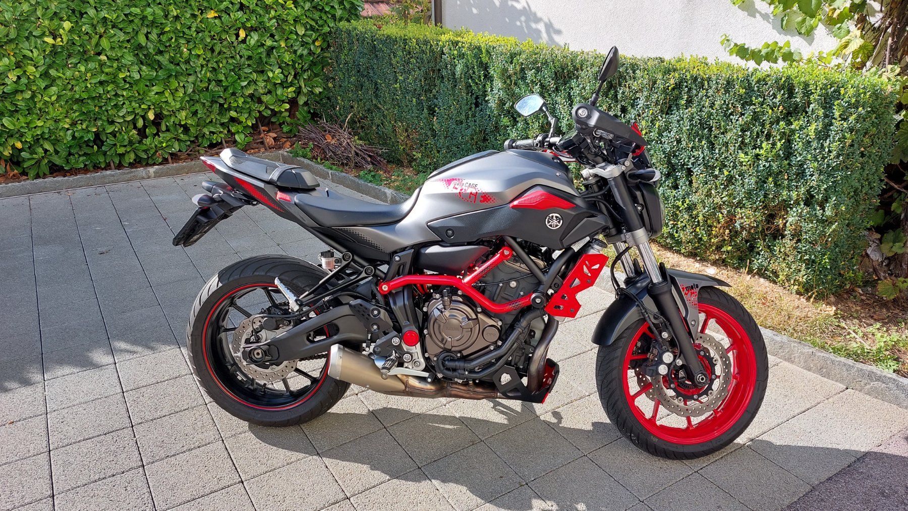 Yamaha Strasse: Yamaha MT07 Edition Spéciale Moto Cage – Gebraucht aus Moutier von jorgesimoes