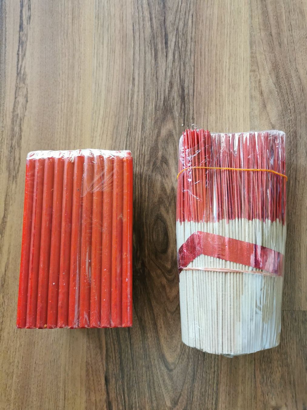 Candele: Rote Räucherstäbchen und Kerzen – Nuovo (secondo la descrizione) da Glattfelden venduto da sut_q8d2 1