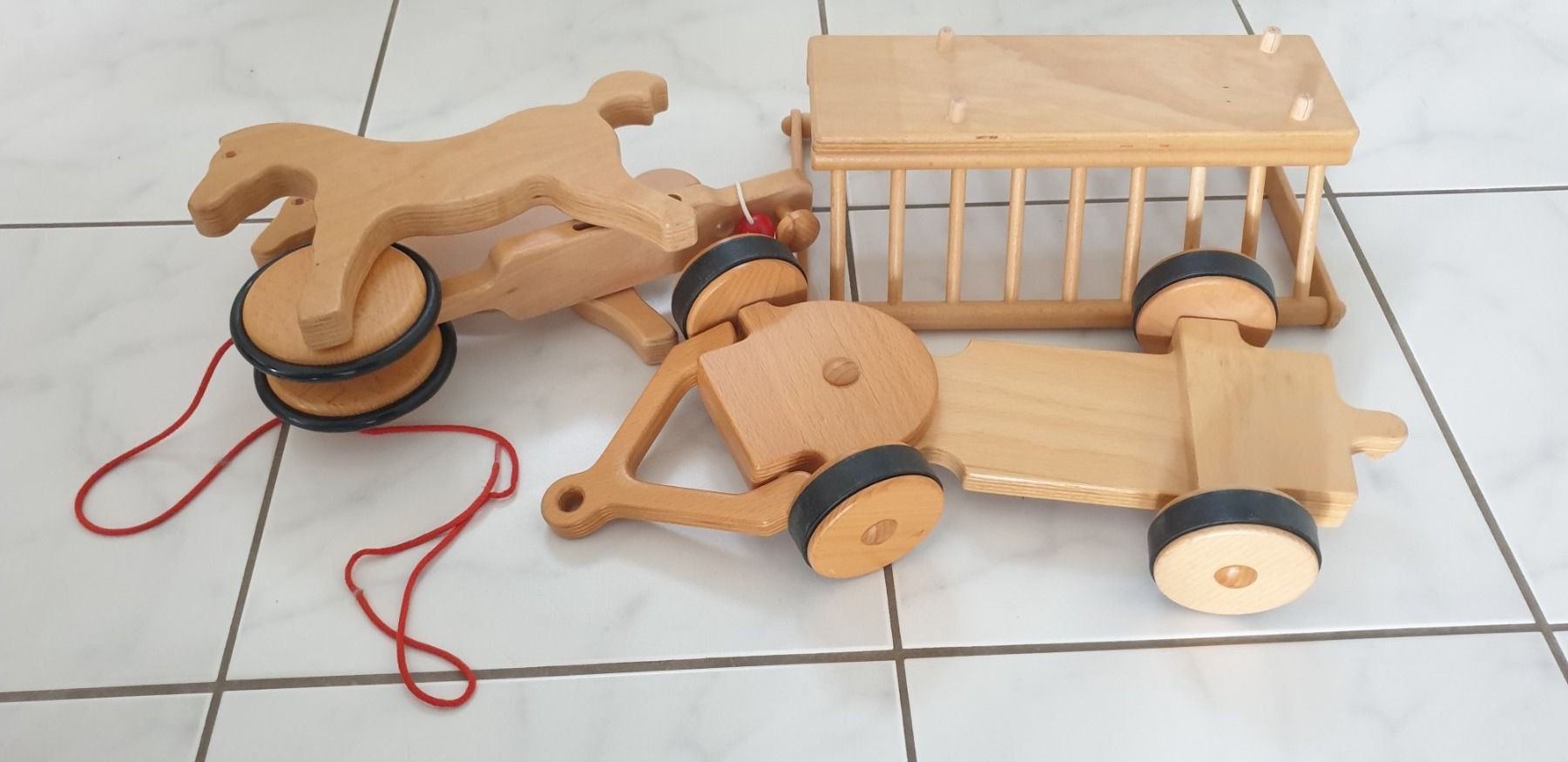 Spielzeuge: Pferdegespann mit Heuwagen aus Holz – Gebraucht aus Meggen von G7957c24 5