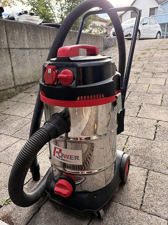 Aspirapolveri & Accessori: Nass und Trockensauger PowerTec  – Usato da Oberriet venduto da Ribel75