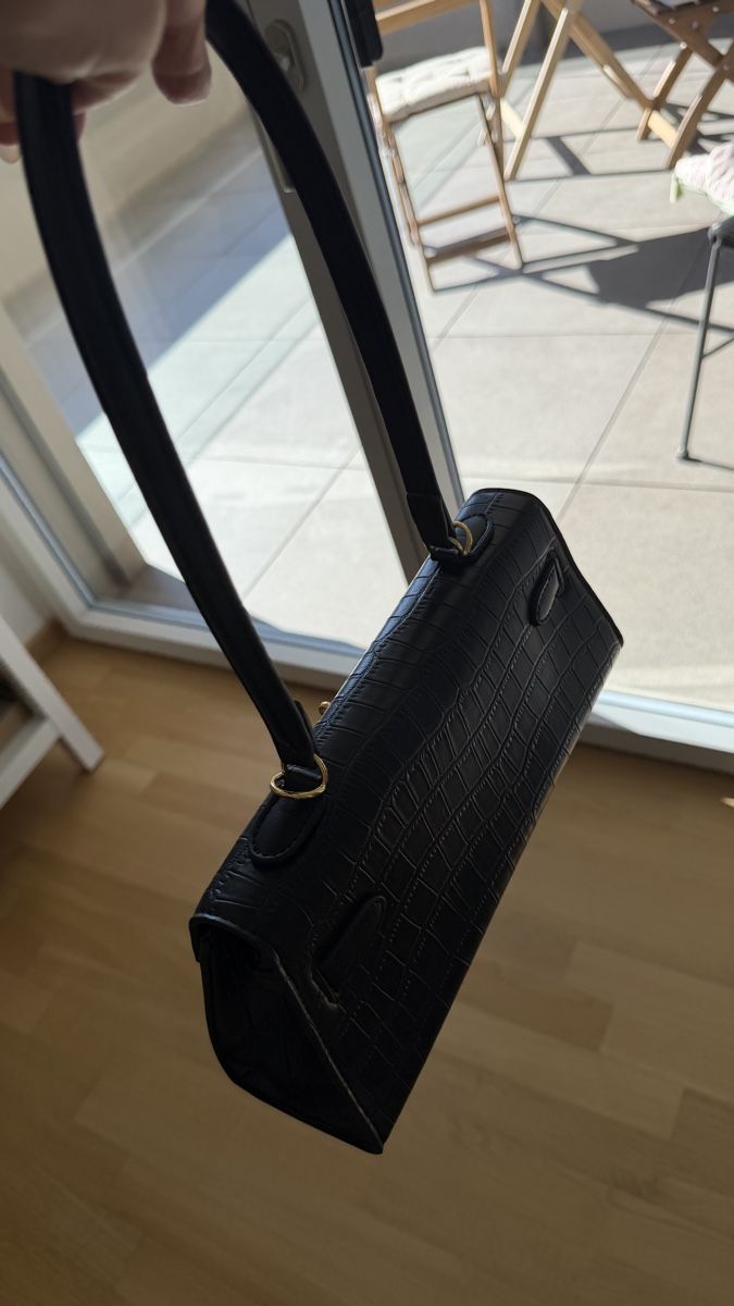 Borse: Black leather shoulder bag  – Nuovo (secondo la descrizione) da Glattpark (Opfikon) venduto da swi_wk9j 2