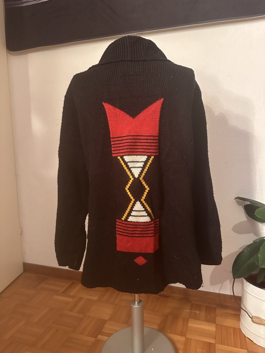 Cappotti: Schwarzer Strickmantel Element Gr. M mit Muster am Rücken – Usato da Winterthur venduto da whatdreamz 2