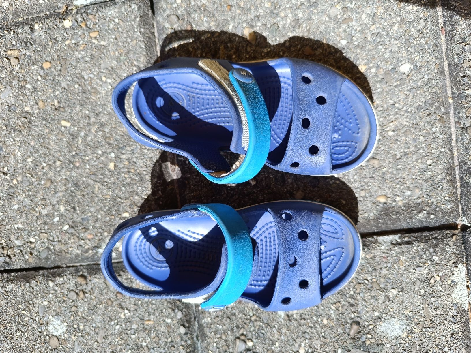 Crocs Scarpe per ragazzi: Crocs Badeschuhe/ Sandale, blau, ab 1.- – Difettoso da Berikon venduto da mezzze 1