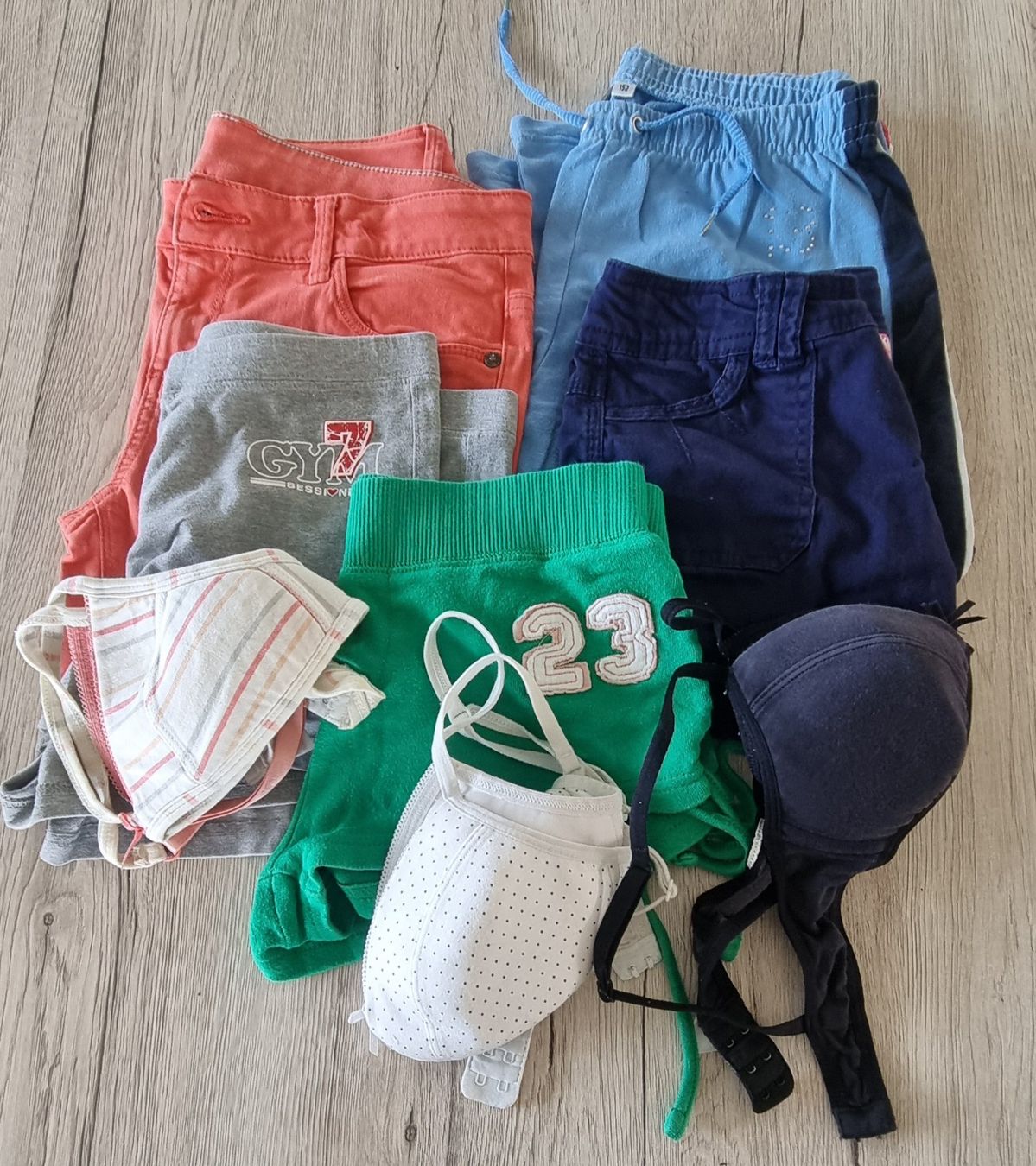 Lotti & Set di vestiti: Kleiderpaket für Mädchen gr.152 – Usato da Grossdietwil venduto da GNOM313