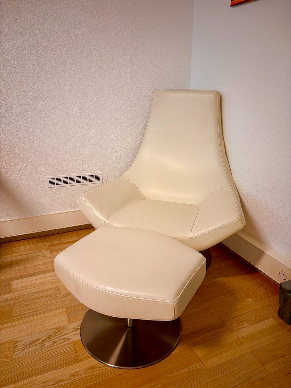 Poltrone: Fauteuil + repose pied en cuir – Usato da Genève venduto da adm_7kjf