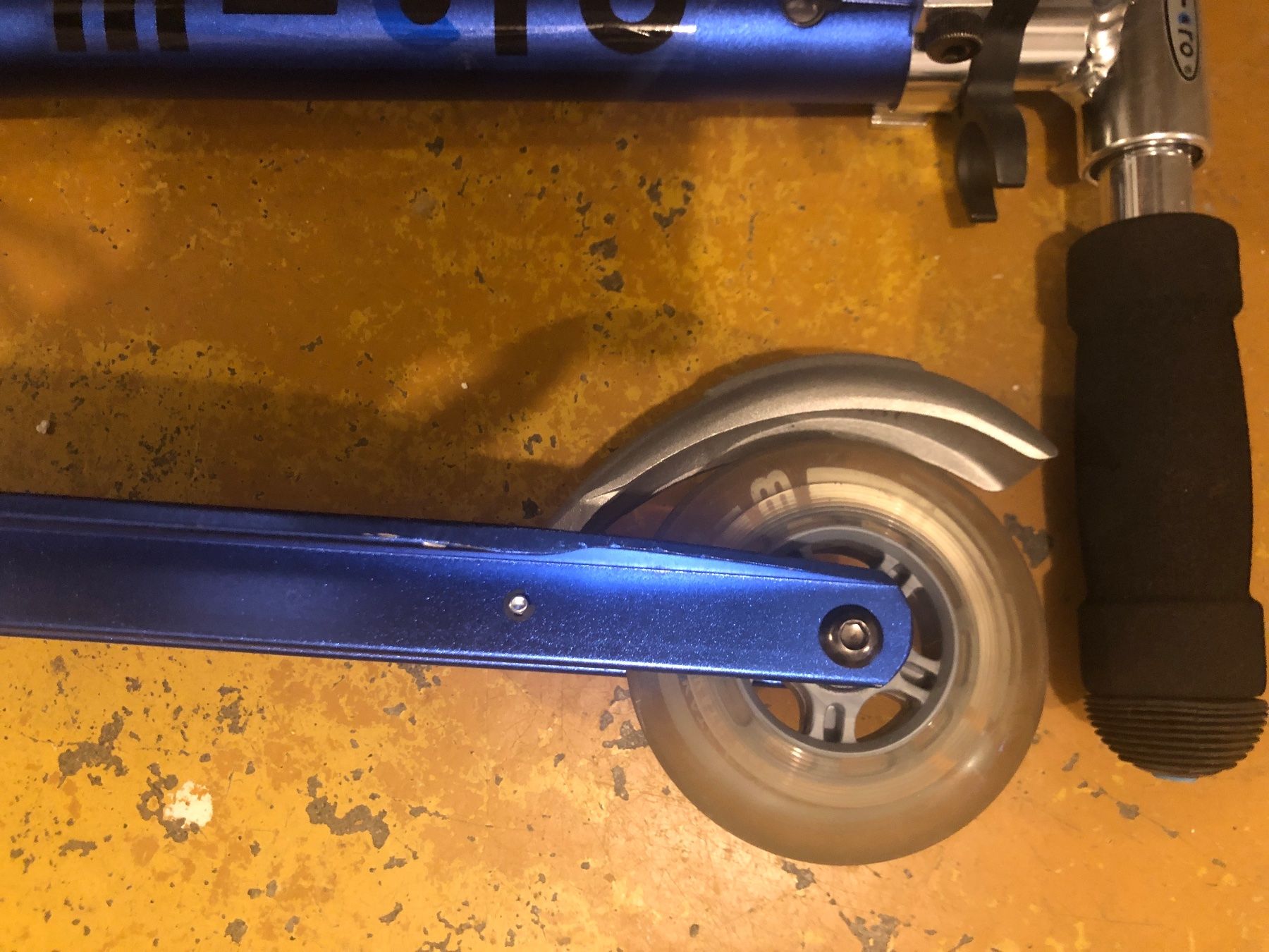 Micro Kickboard: Micro Kickboard - Top Zustand - dunkelblau! – Usato da Olten venduto da eti_r289 2