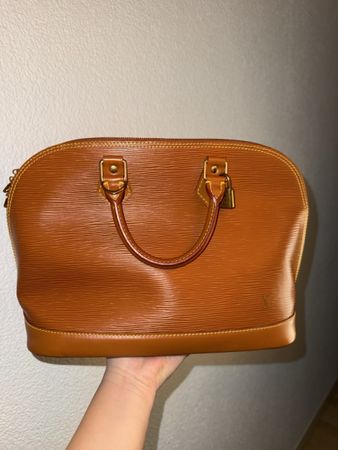 Louis Vuitton Alma Epi