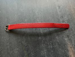 Rotes Lederarmband, nie getragen