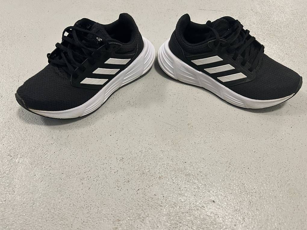 Chaussures femmes: Adidas Sneakers Gr. 38 2/3 – D'occasion à Thalheim an der Thur par Iselisberger 3