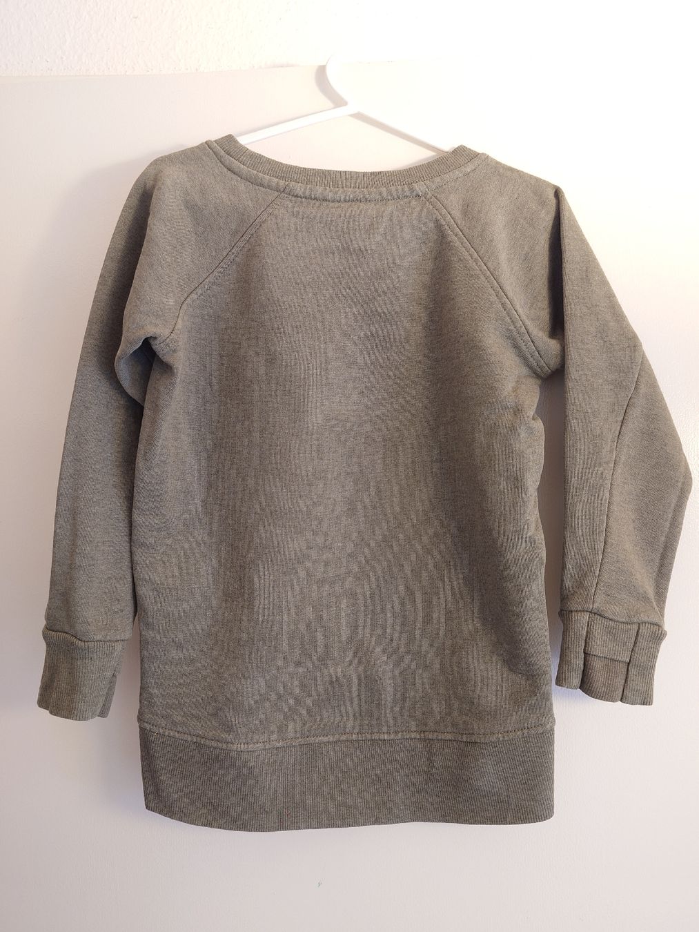 Pullover & Sweatshirts: Mädchen Pullover mit Stern, olivegrün, Grösse 104 – Gebraucht aus Uster von snowy_6 1