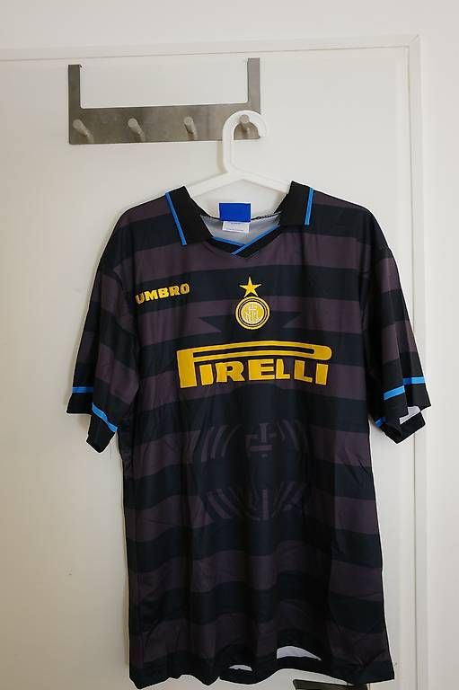 Canottiere & Pantaloni:  Inter Milano Umbro Pirelli Replica – Usato da Castagnola venduto da kruno.pusek