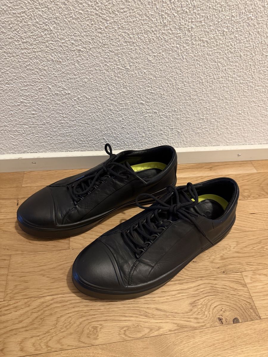 Ecco Scarpe da uomo: Ecco leather sneakers – Nuovo (secondo la descrizione) da Zug venduto da pav_q5f7 1