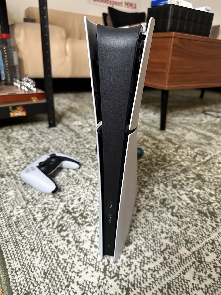 Sony Consoles: PS5 Dig. Edition + 2 Controller (Neuwertig!) – D'occasion à Zürich par Ramongross