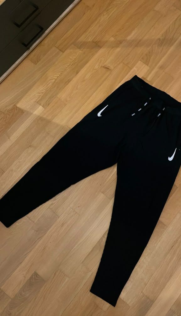 Nike Hosen: jogging de course Nike running  – Neu (gemäss Beschreibung) aus Fribourg von mal_8zjh