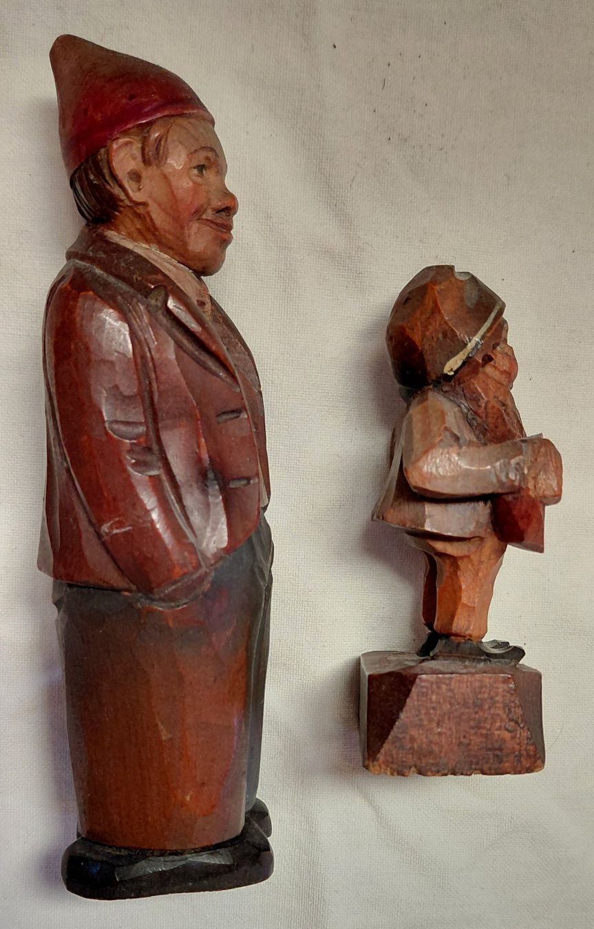 Statuette: 2  Holzfiguren handgeschnitzt bemalt – Usato da Trogen venduto da Limboo 1