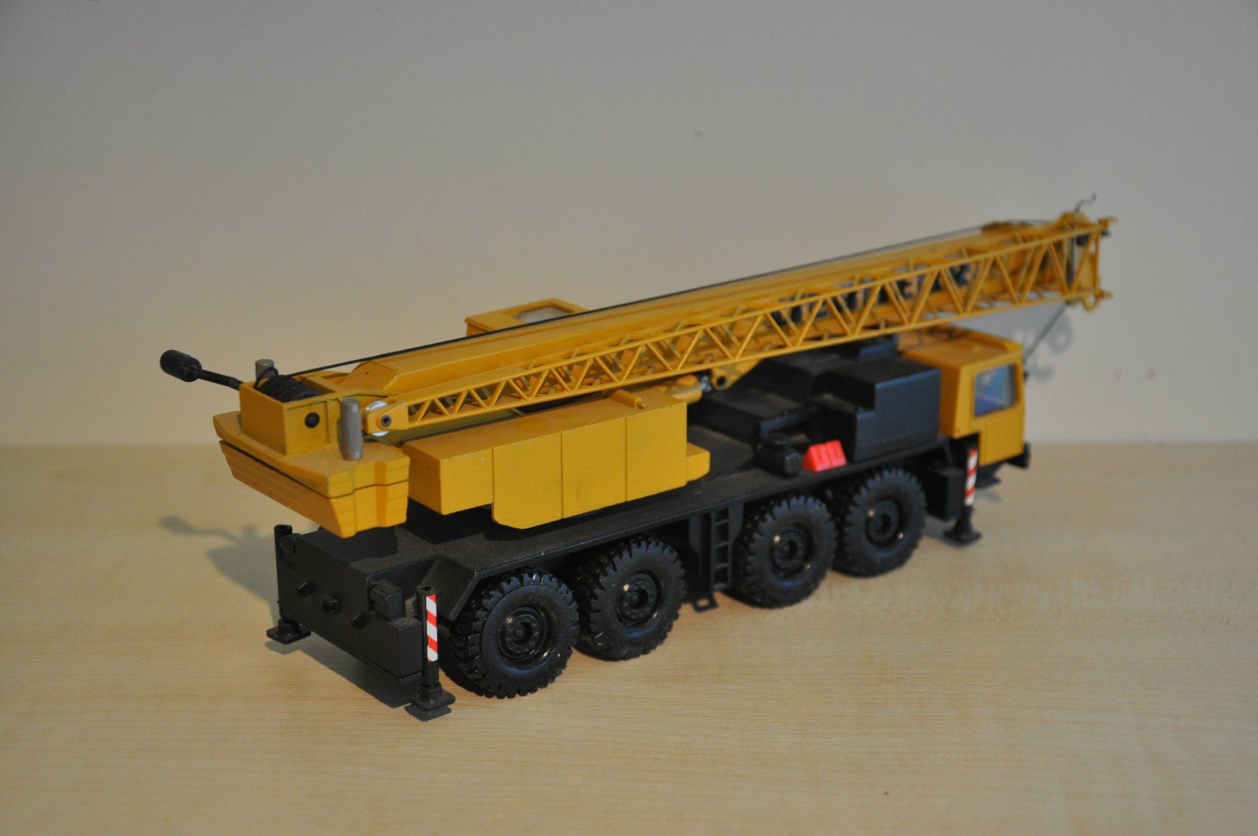 Conrad Kit di modellismo & Modellini statici: LIEBHERR Mobilkran – Difettoso da Mitlödi venduto da worker04 2