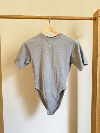Nike Body/T-Shirt Gr. M, neuwertig, ideal für den Sommer!