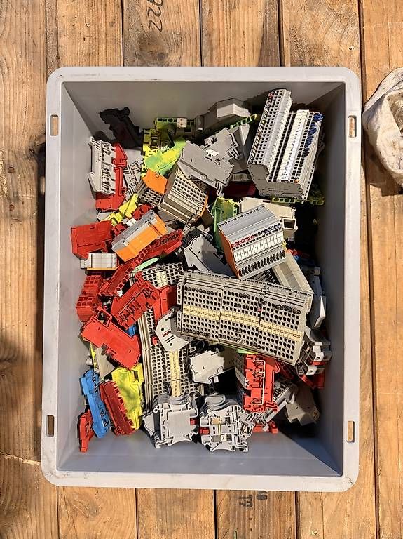 Alimentazione elettrica: Diverse gebrauchte Reihenklemme – Usato da Ufhusen venduto da E30is