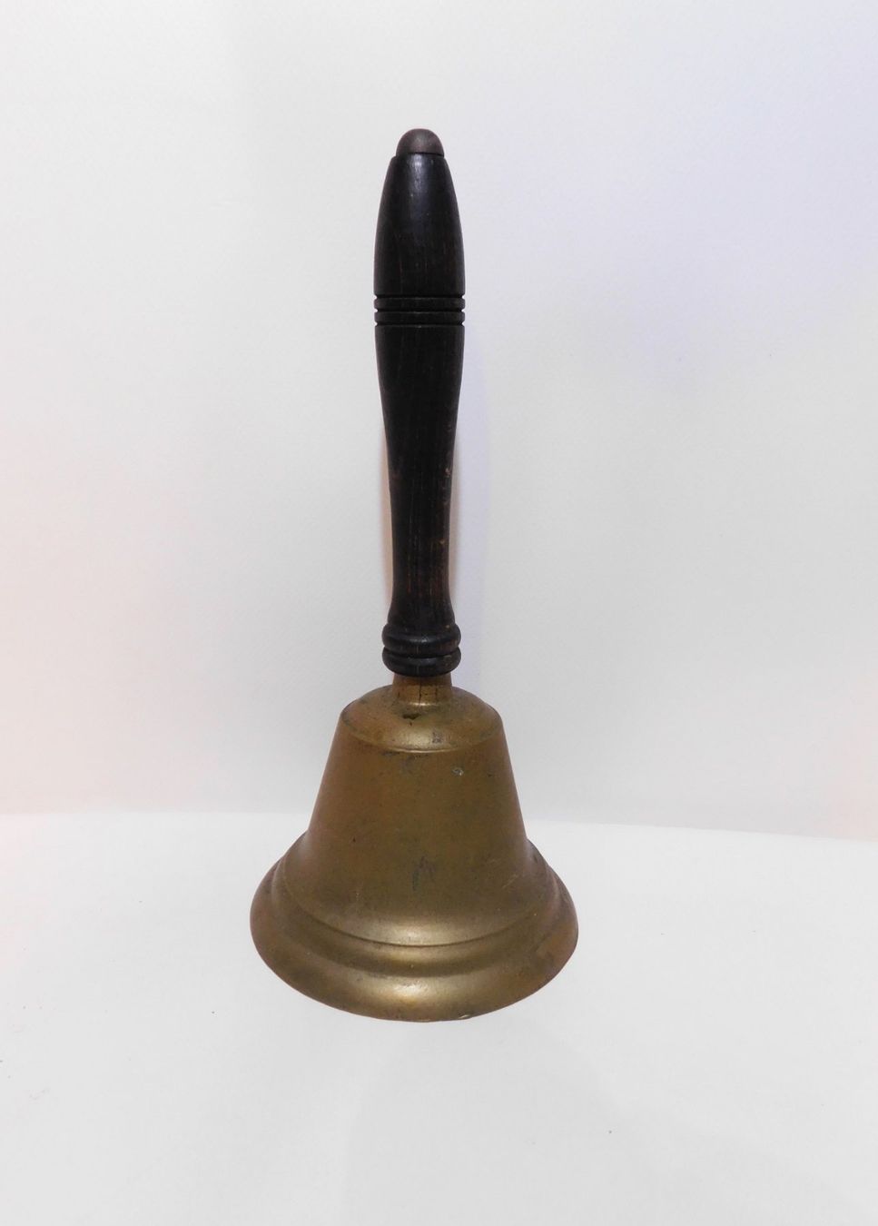 Campanacci mucche: Vintage 8" Messing Glocke Holzgriff 1930er – Usato da Emmenbrücke venduto da Ulisse-22