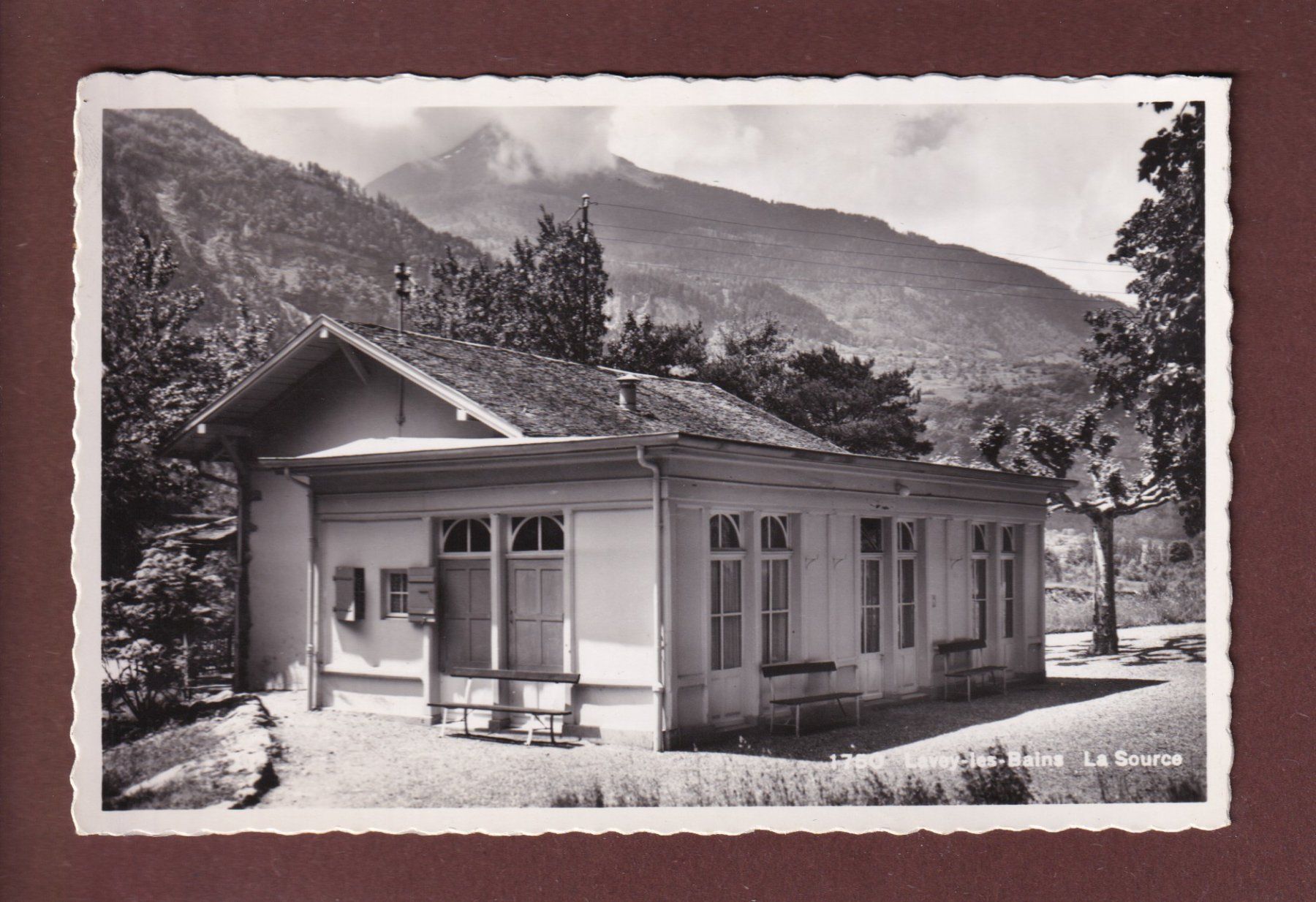Cartoline postali: LAVEY-LES-BAINS - La Source - 1952 – Usato da Pully venduto da nicecards