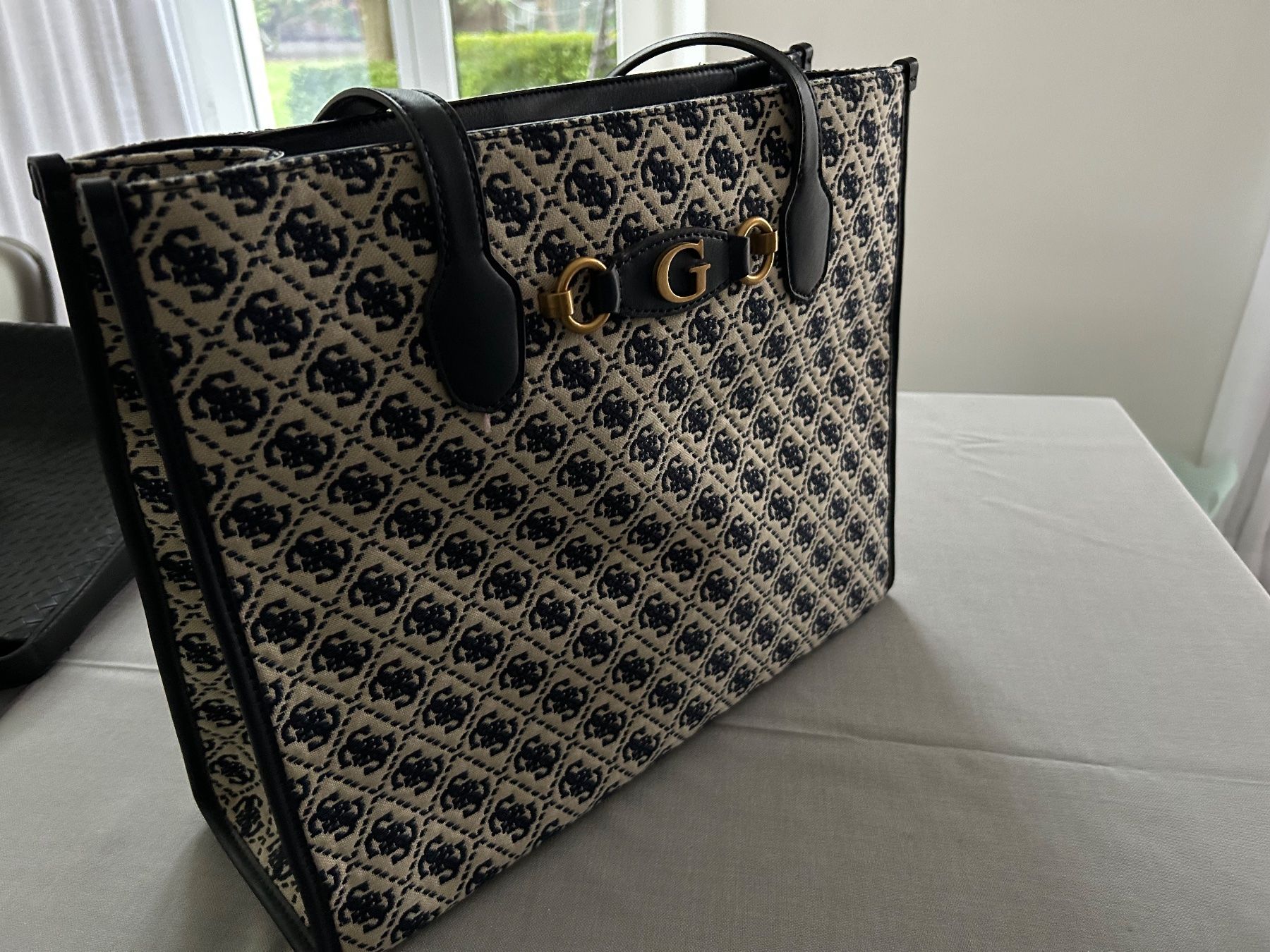 Guess Taschen für Damen: GUESS Handtasche – Gebraucht aus Widnau von FuxinderGasse 1