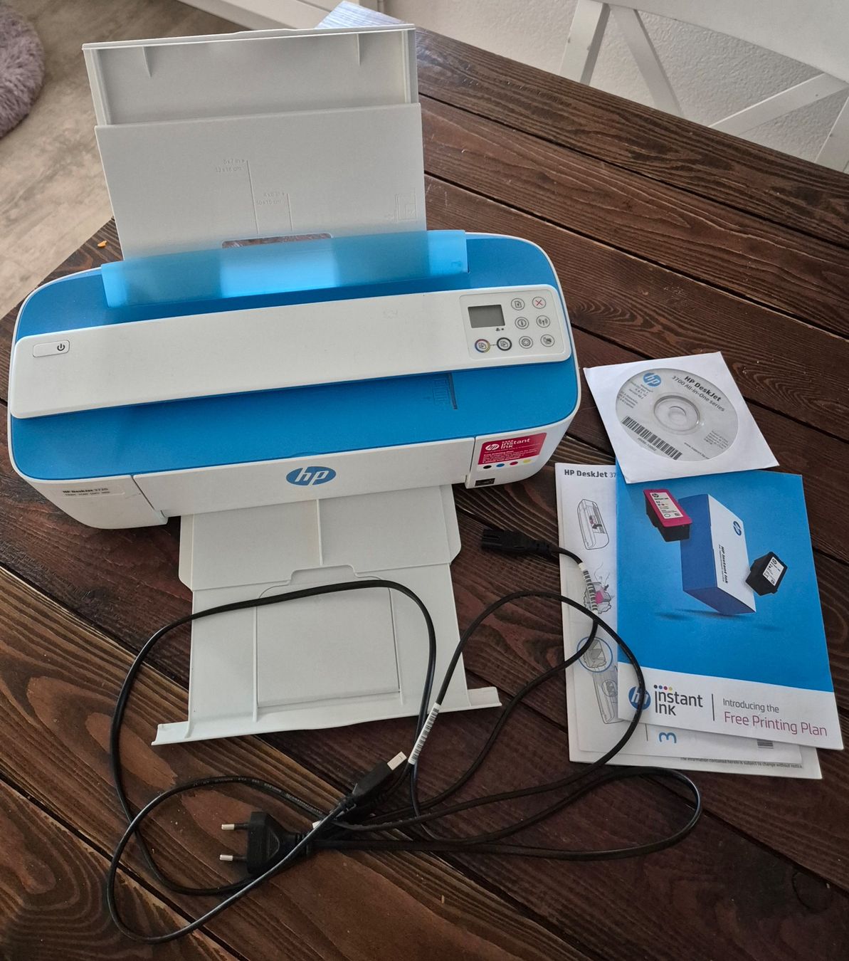 Hewlett Packard Stampanti: HP WLAN Drucker Deskjet 3720 – Usato da Schliern b. Köniz venduto da Gavin2010