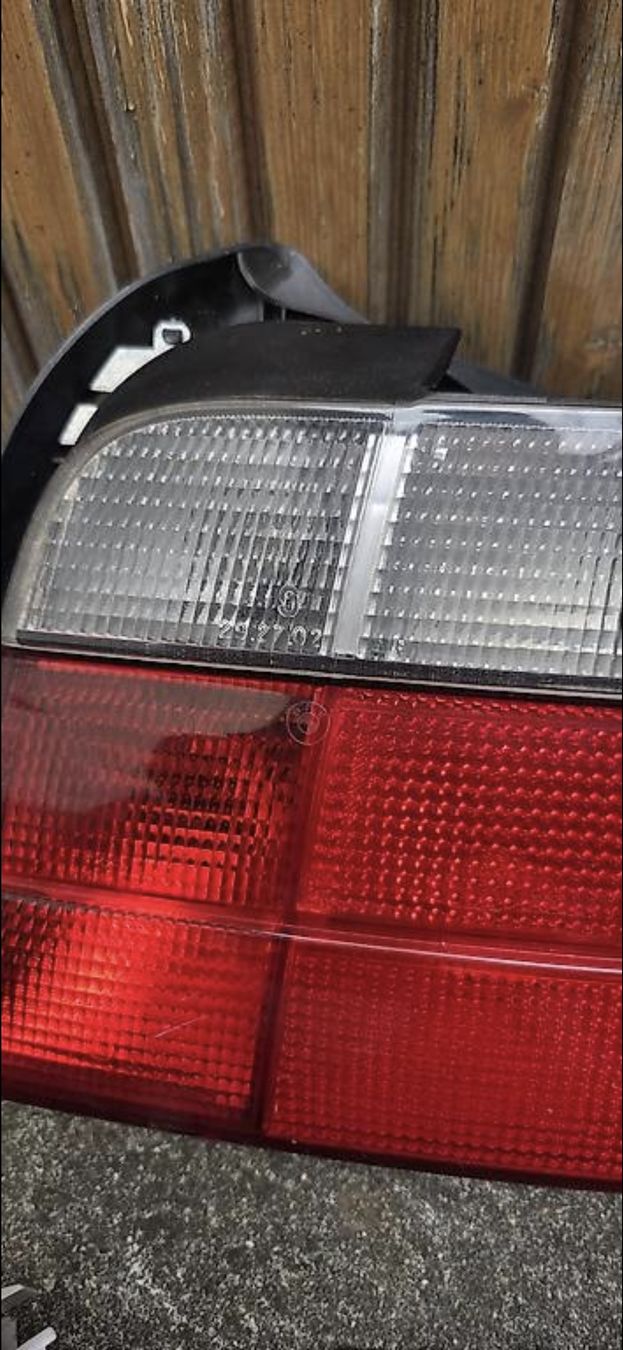 BMW Tutti pezzi di ricambio auto: BMW E36 Rückleuchten Set & Blinker – Usato da St. Gallen venduto da justmeeee 1