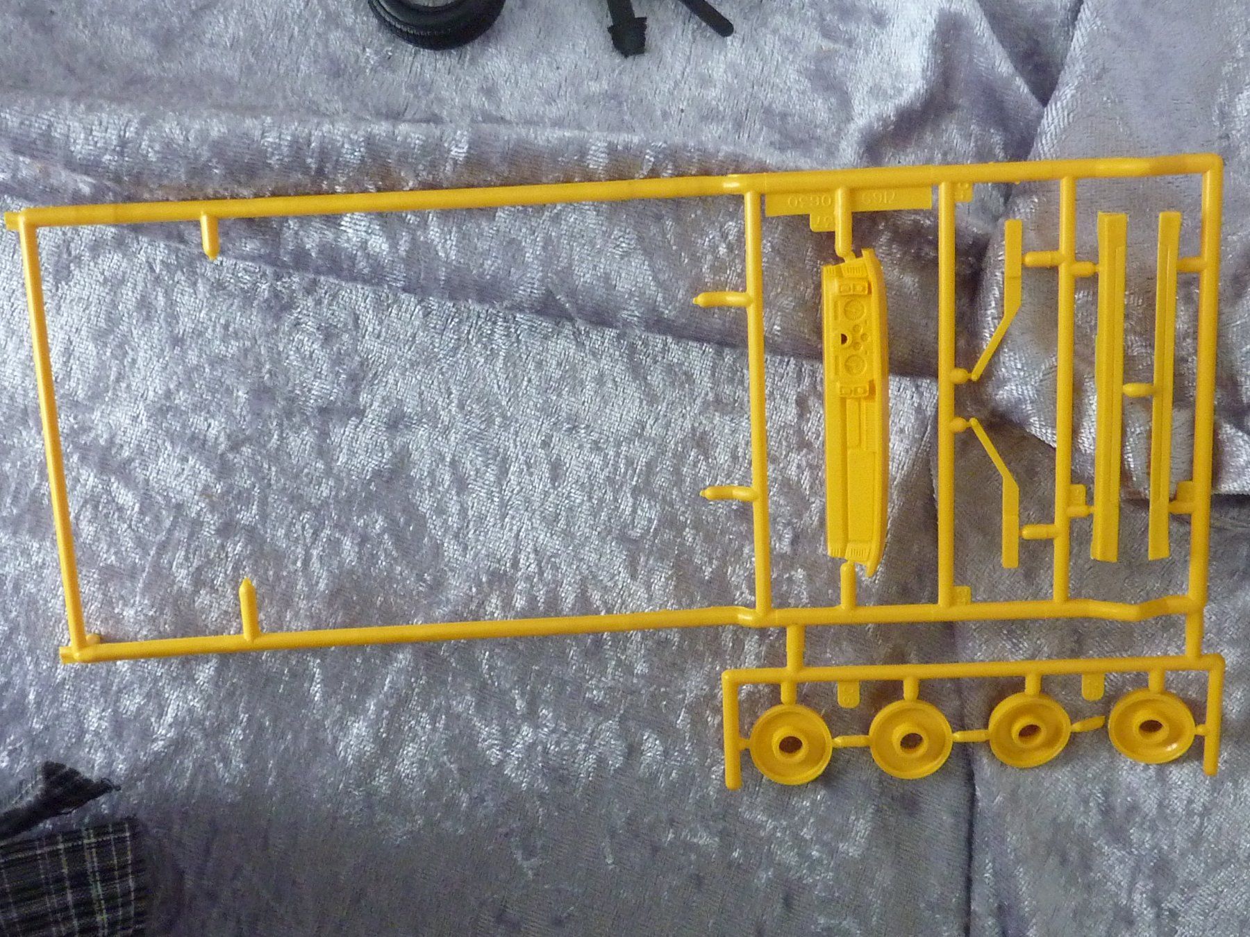 Revell Modellini d'auto: Chevrolet Camaro Ultra Z  1.24 – Usato da Dürrenäsch venduto da modellautos4you 4