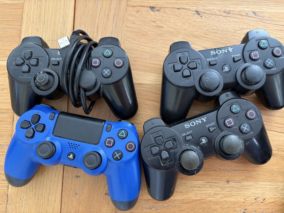 Sony Console: 2 consoles PS3 avec 6 manettes  – Usato da Echallens venduto da JAR69 4