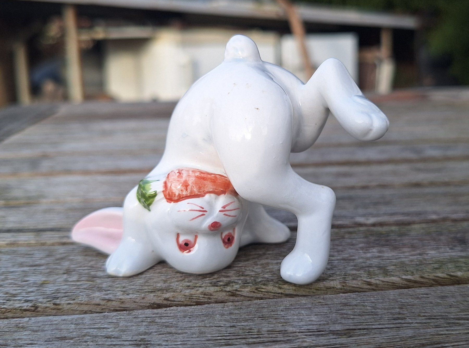 Figuren: Lustiger Keramik Osterhase im Kopfstand – Gebraucht aus Weinfelden von JoeBaer 1
