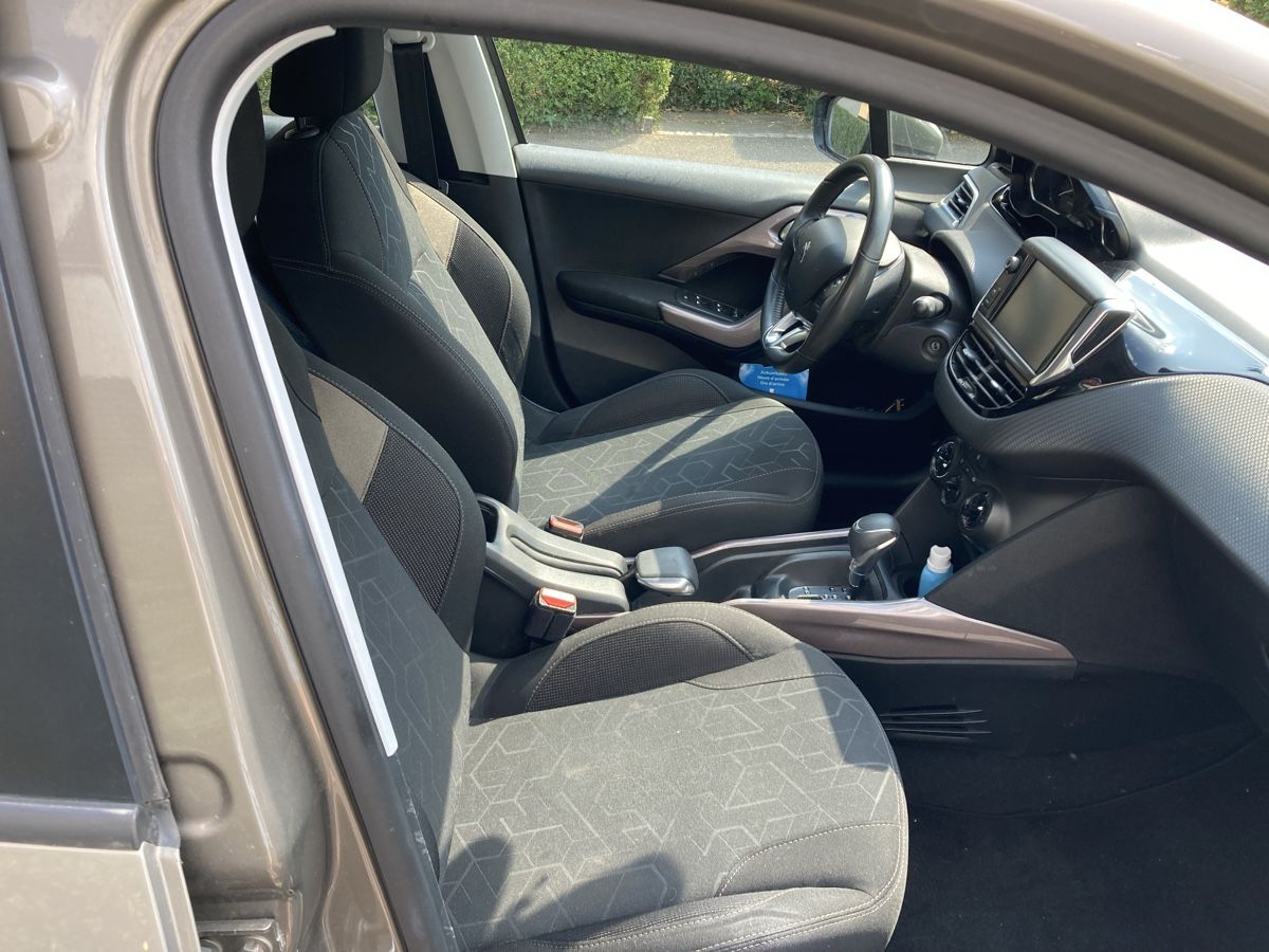 Peugeot Autos: Peugeot 2008 1.2 e STT beige met. – D'occasion à Riehen par Estello 8