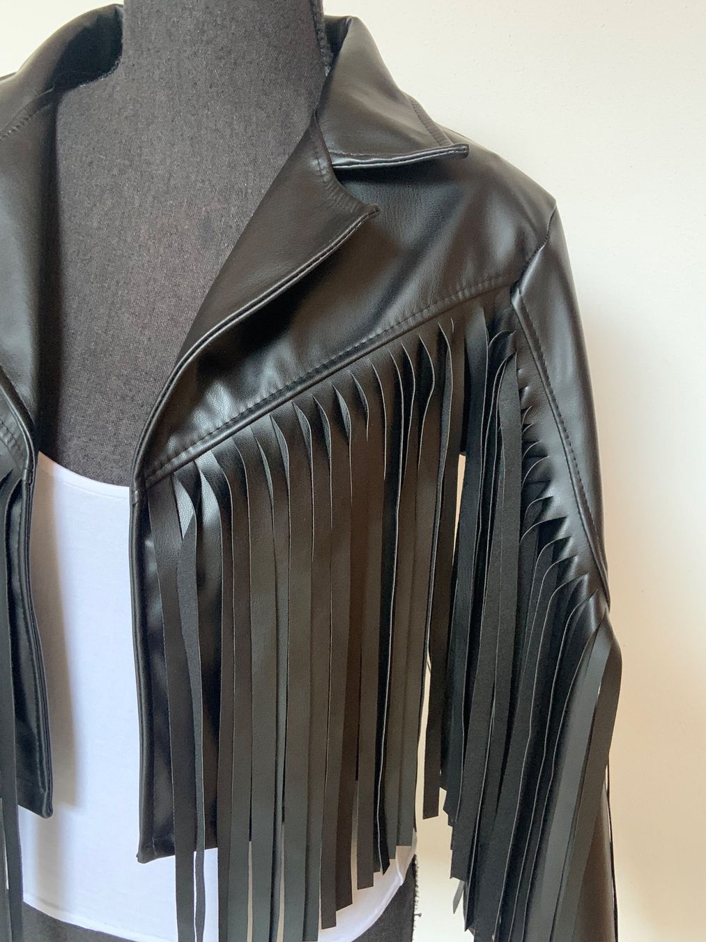 Jacken: Boho / Western Fransenjacke aus Kunstleder – Neu (gemäss Beschreibung) aus Sigriswil von ck56