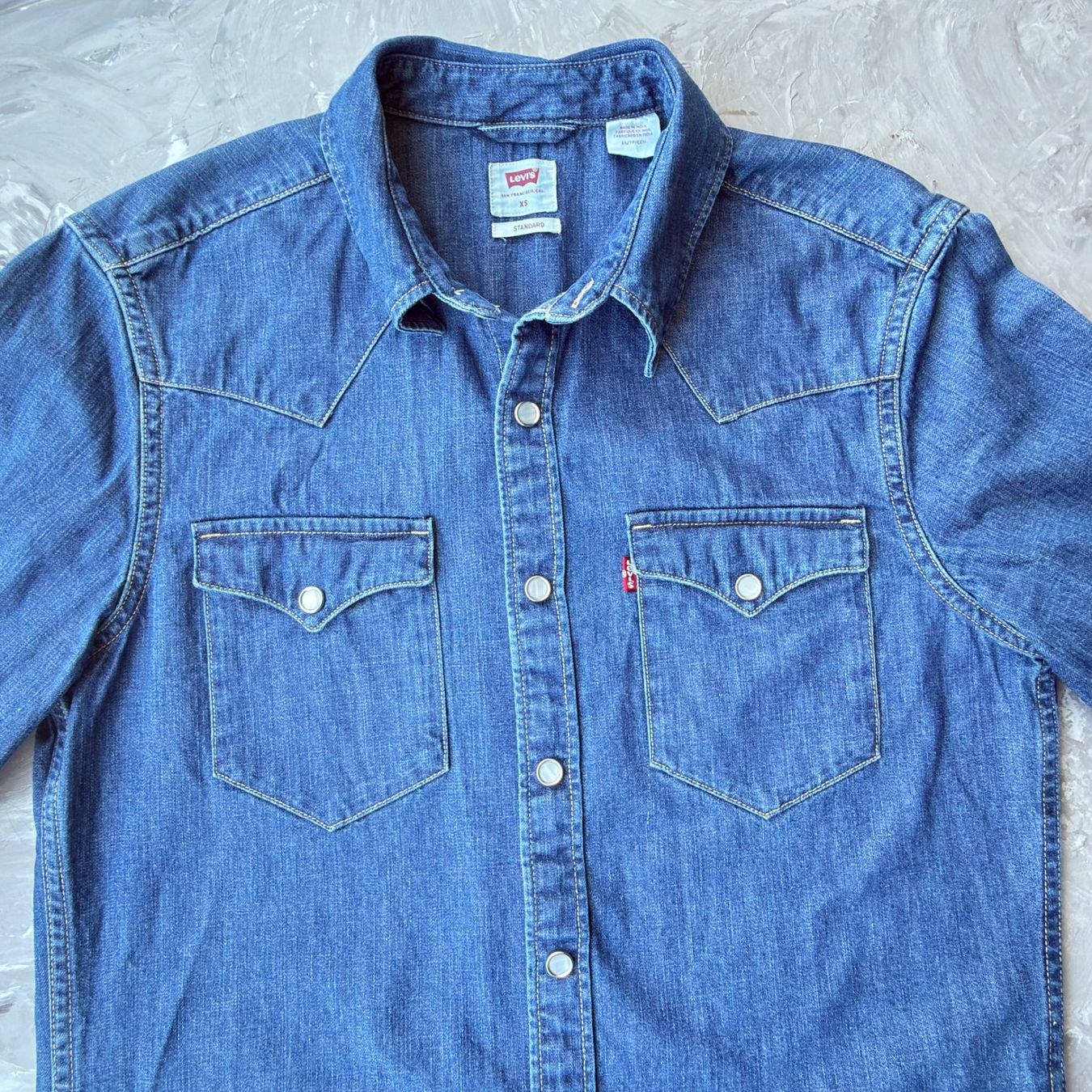 Levi's Chemises: Chemise en jean Levi's – D'occasion à Thônex par Suisse.Shopping 2