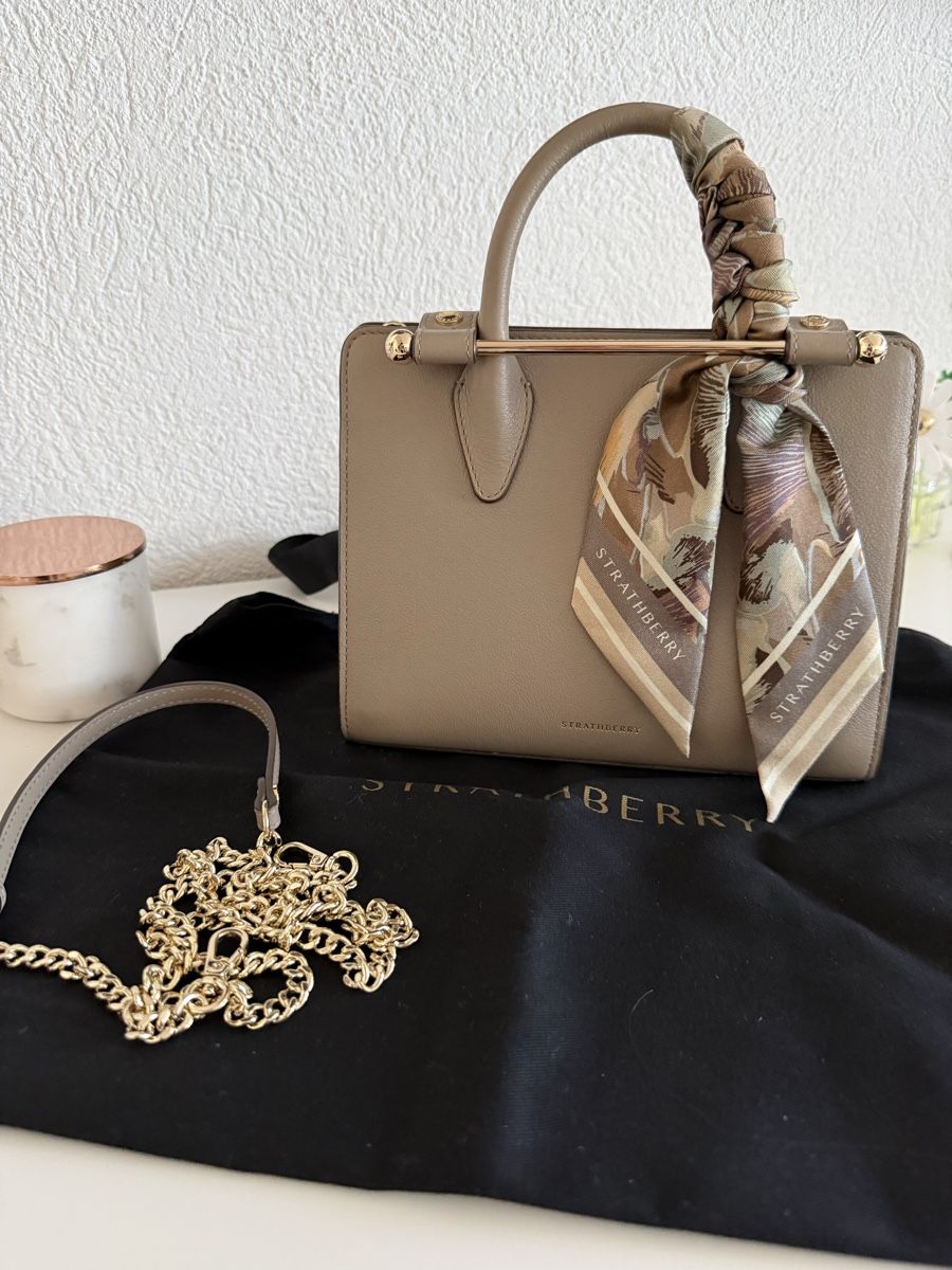 Taschen für Damen: Strathberry Mini Tote + Tuch – Neu (gemäss Beschreibung) aus Zollikofen von liindaaa