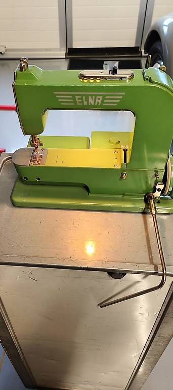 Machines à coudre: Elna Machine à coudre  – D'occasion à Cully par Gaultier