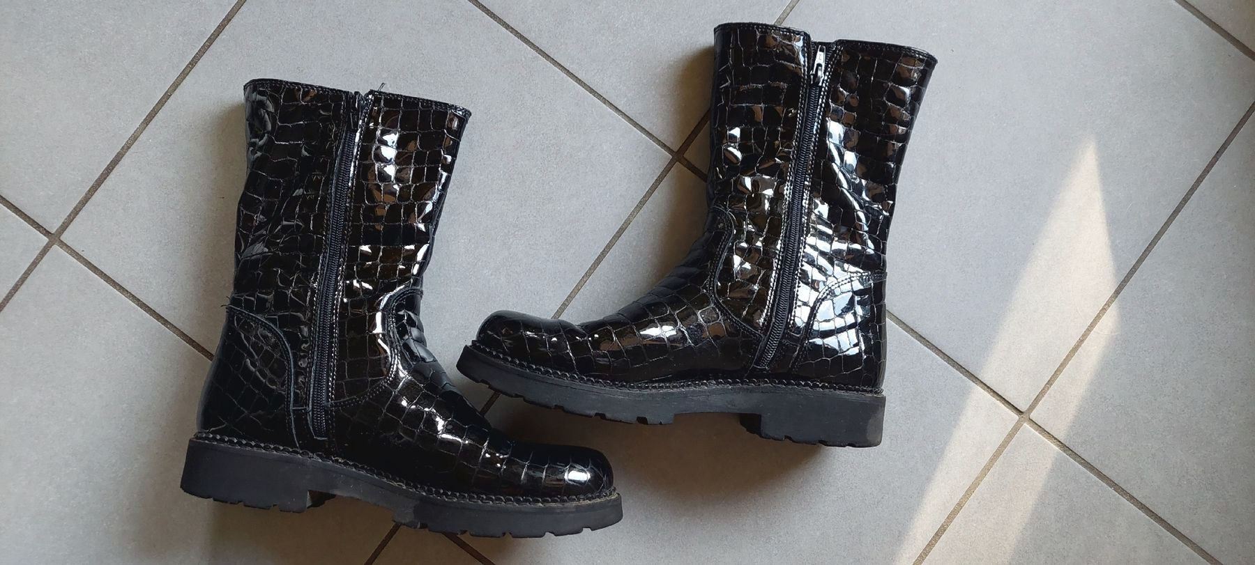 Chaussures femmes: Bottines noires vernies hiver – D'occasion à Plan-Les-Ouates par Lolothebest 6