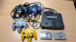 Nintendo 64 Konsole mit 2 Spielen und 4 Controllern gebrauch