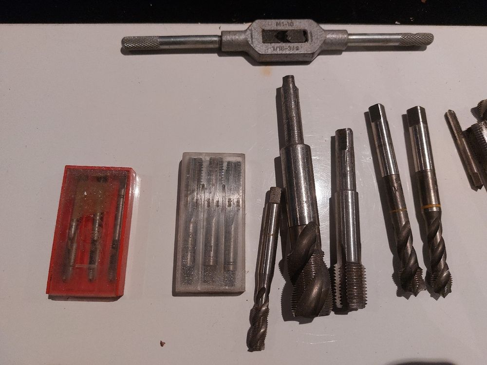 Tous les outils: Gewindeschneideset mit Schneideisen und Windeisen – D'occasion à Vilters par tha-tha 1