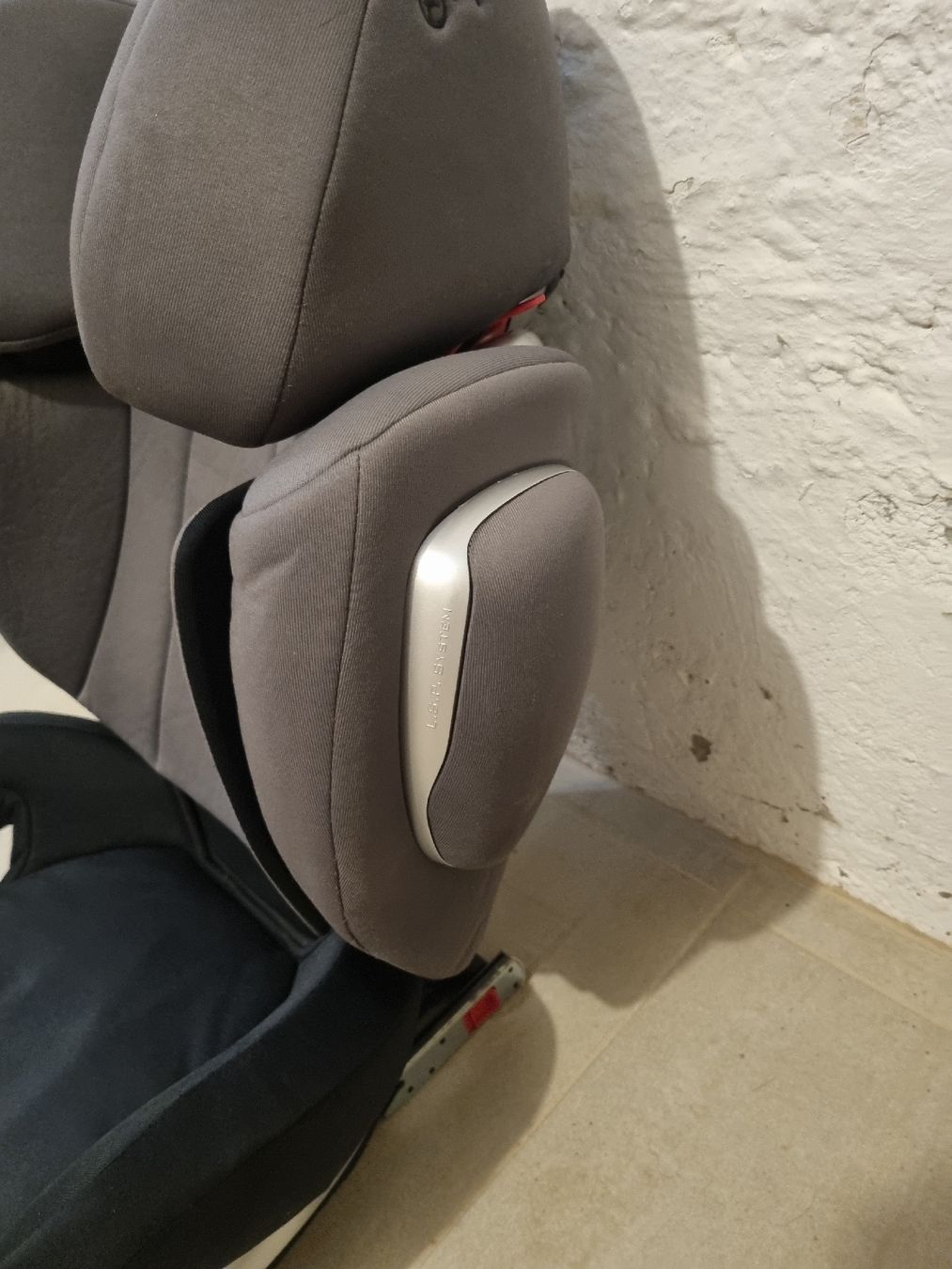 Cybex Auto-Kindersitze: Cybex Solution Q2-Fix Autositz grau 15-36 kg  – Gebraucht aus Basel von ste_2lg2 3
