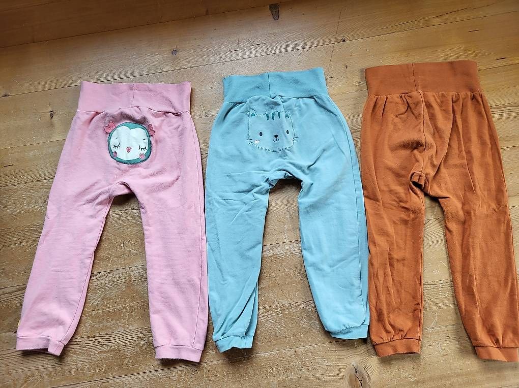 Pantaloni: 3 Hosen Bornino 98/104 – Usato da Thun venduto da t_h_cl6d 2