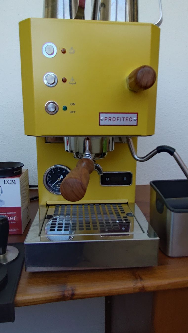 Profitec Kaffeemaschinen & Espressomaschinen: Profitec Go Pro 100 Espressomaschine, gelb, – Gebraucht aus Winterthur von Floecke