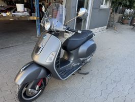 Piaggio Vespa GTS Super Sport 300