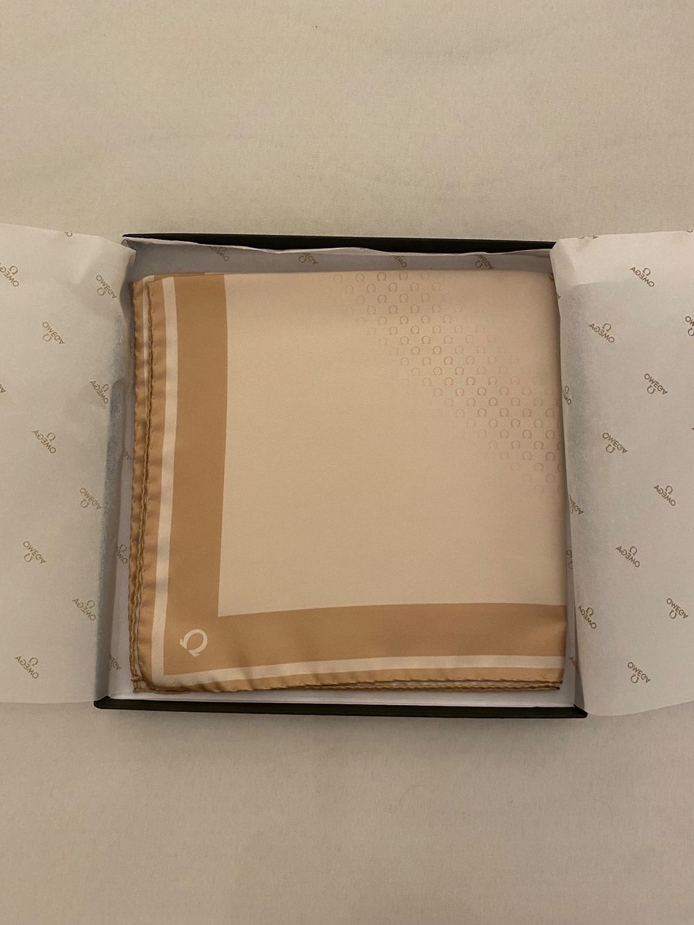 Foulards & écharpes: Omega Seidentuch – Neuf avec emballage d'origine à Lyss par taw1009
