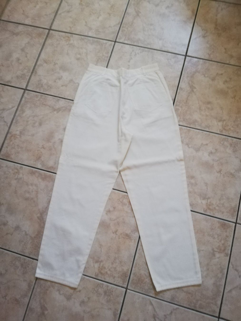 Pantaloni: Damenhose Gr. 36 weiss – Usato da Starrkirch-Wil venduto da LucyDog