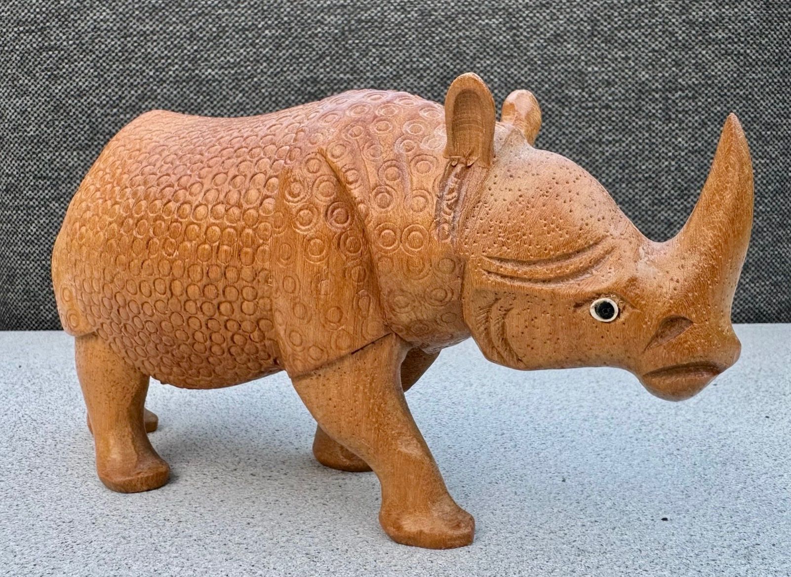 Figuren: Handgeschnitzte Holzfigur eines Nashorns – Gebraucht aus Oberrieden von pet_n2c2 1
