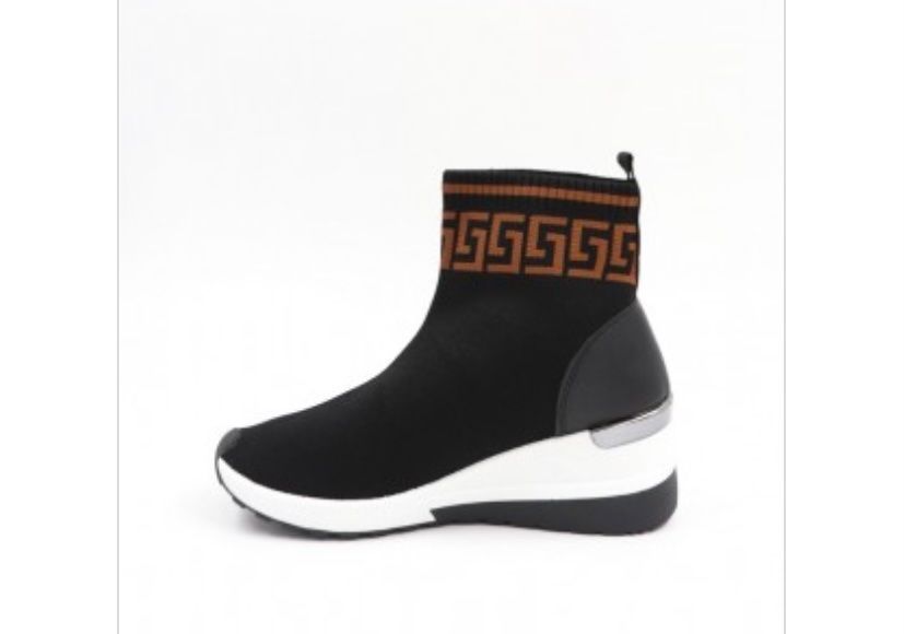 Scarpe da donna: Baskets noires et motifs bruns – Nuovo e nell'imballaggio originale da Petit-Lancy venduto da mina222