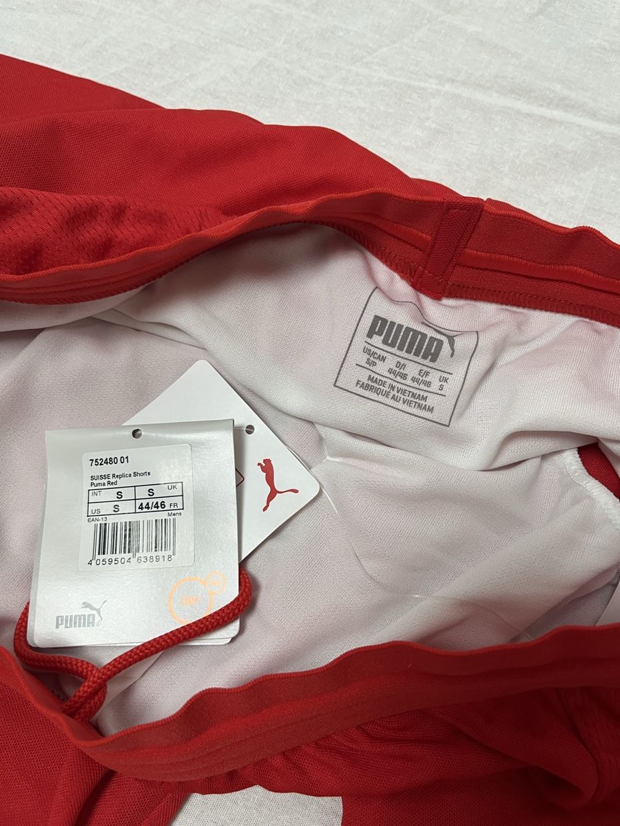 Puma Pantaloni: Short Puma Suisse  Neuf – Nuovo e nell'imballaggio originale da Les Avanchets venduto da lunedeneige.shop 3