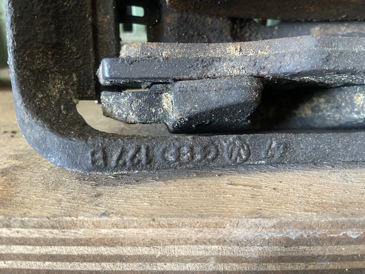 Volkswagen Tutti pezzi di ricambio auto: VW Golf 2 Bremssattel komplett – Usato da Hettiswil venduto da Lukezero02 2