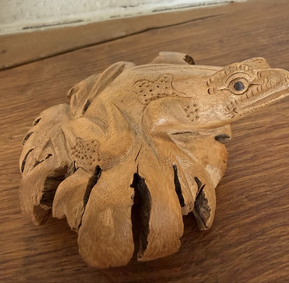 Statuette: 2 grenouilles en bois sculptées à la main – Nuovo (secondo la descrizione) da Les Bayards venduto da aout 4